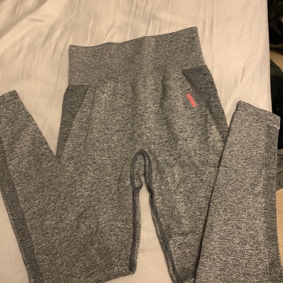 Gym shark leggings - Picture 1 of 2